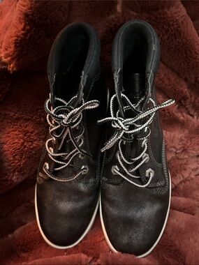 Timberland Black Lace-Up Combat Moto Boots with Contrast Laces